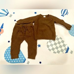 NWOT Carters two piece sweater set 9 Months